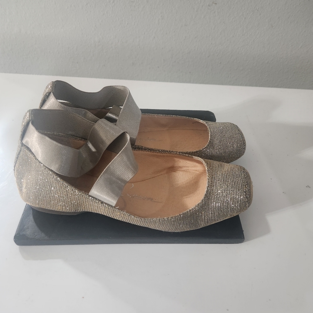 Jessica Simpson Gold and Multi Glitter Ballet Flats. Size 6